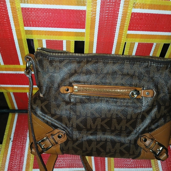 Handbag - Picture 2 of 6